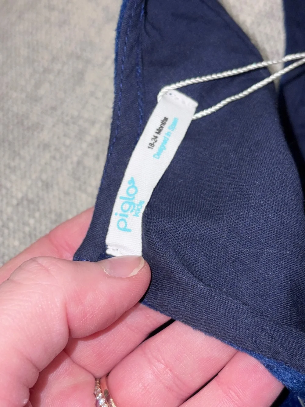 Piglo 18-24m NWT but button strap is missing